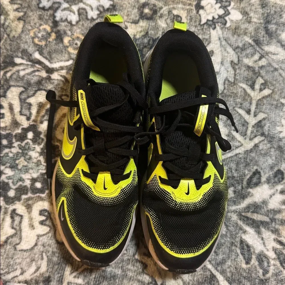 Nike Boys Cosmic Runner Sneaker
